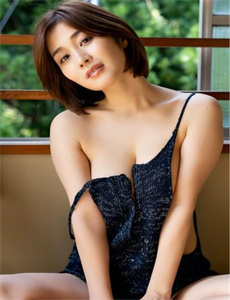 《激情午夜婷婷-添奶门》